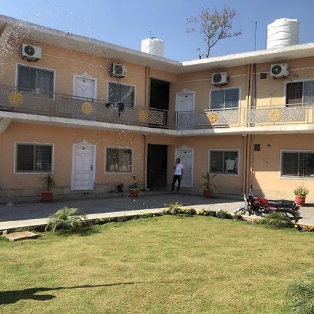 Hotel Islamabad Crown Rawalpindi Exterior photo